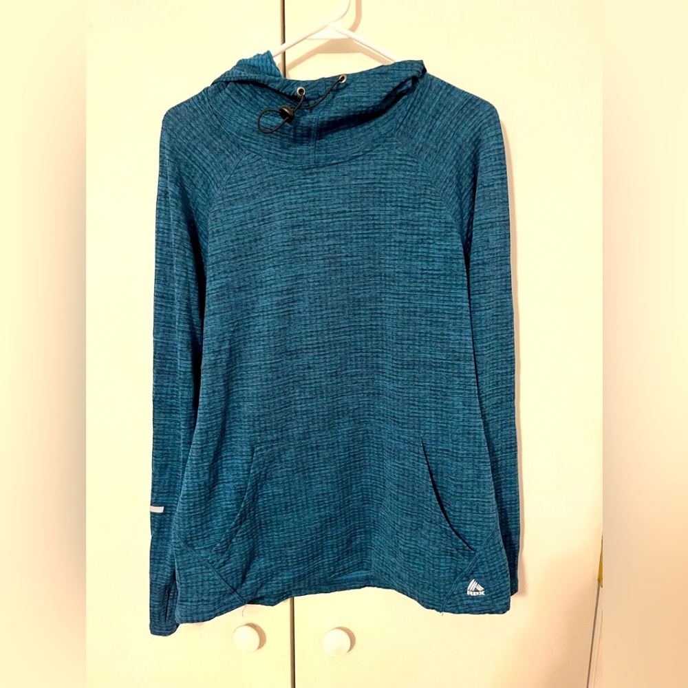 Women’s Reebok pullover with kangaroo pocket & drawstring hood.  EUC